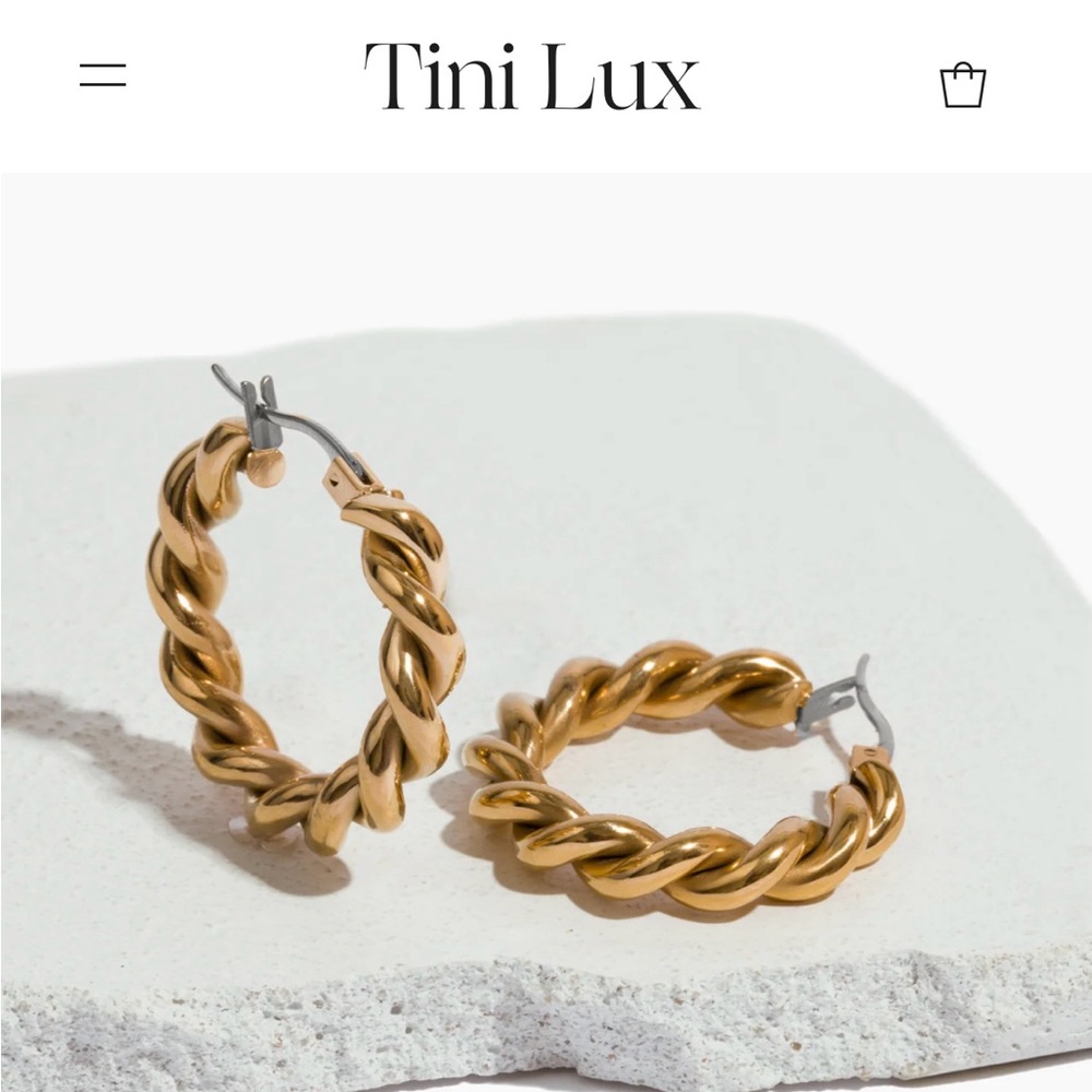 Tini Lux Large Weekender Gold Twisted Hoop Earrings NIB